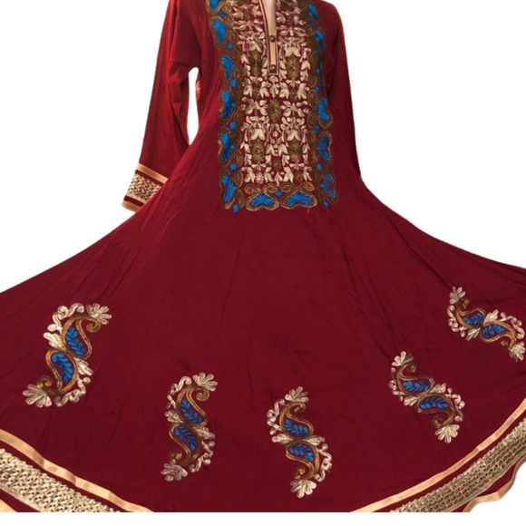 Beautiful red kurta with embroidery - Picture 7 of 7